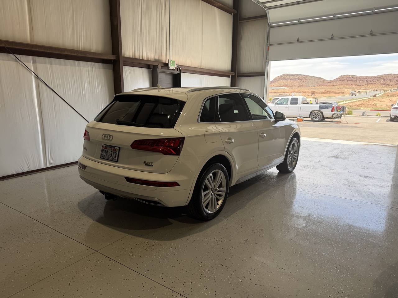 View vehicle photo 4