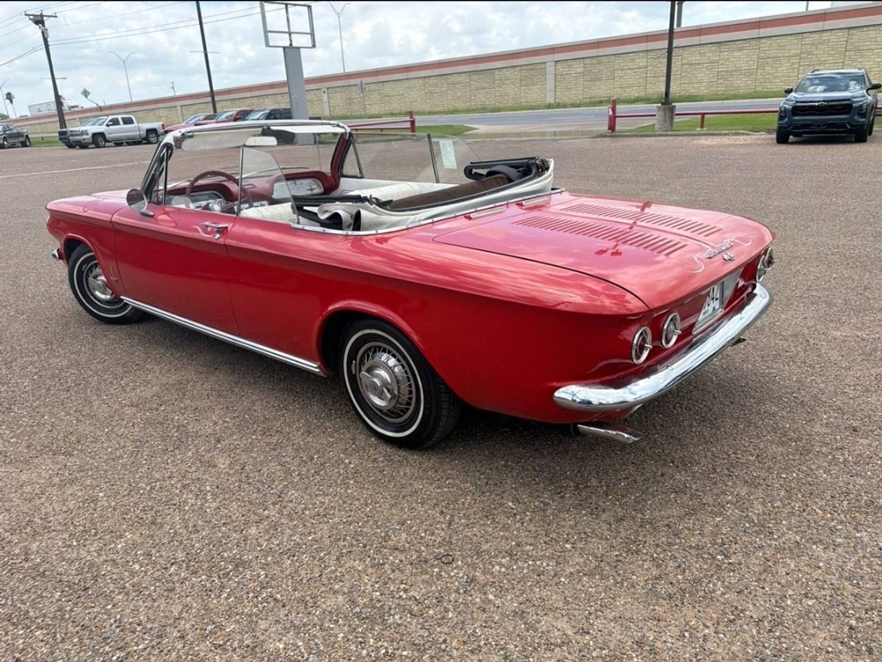 View vehicle photo 7