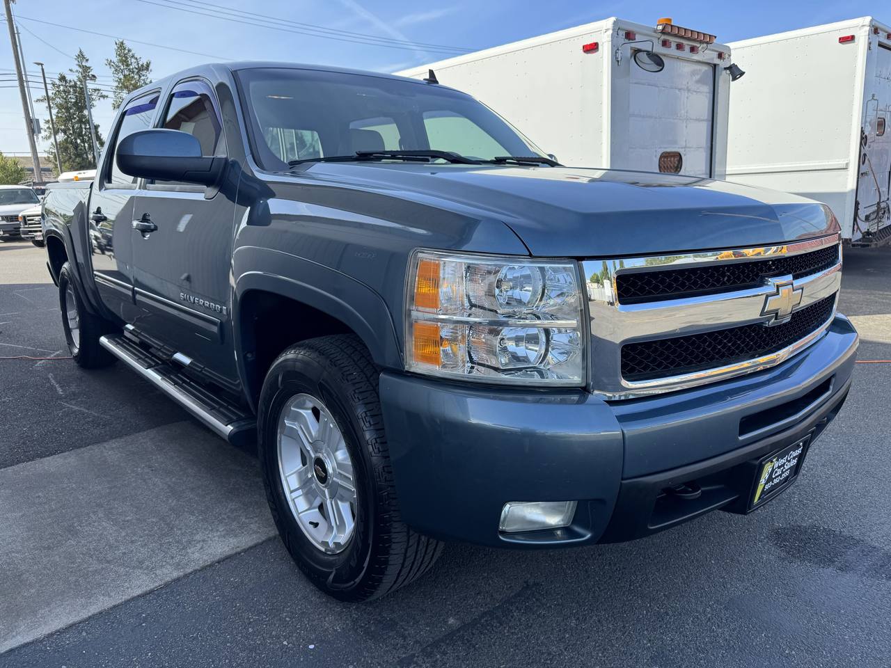 View vehicle photo 2