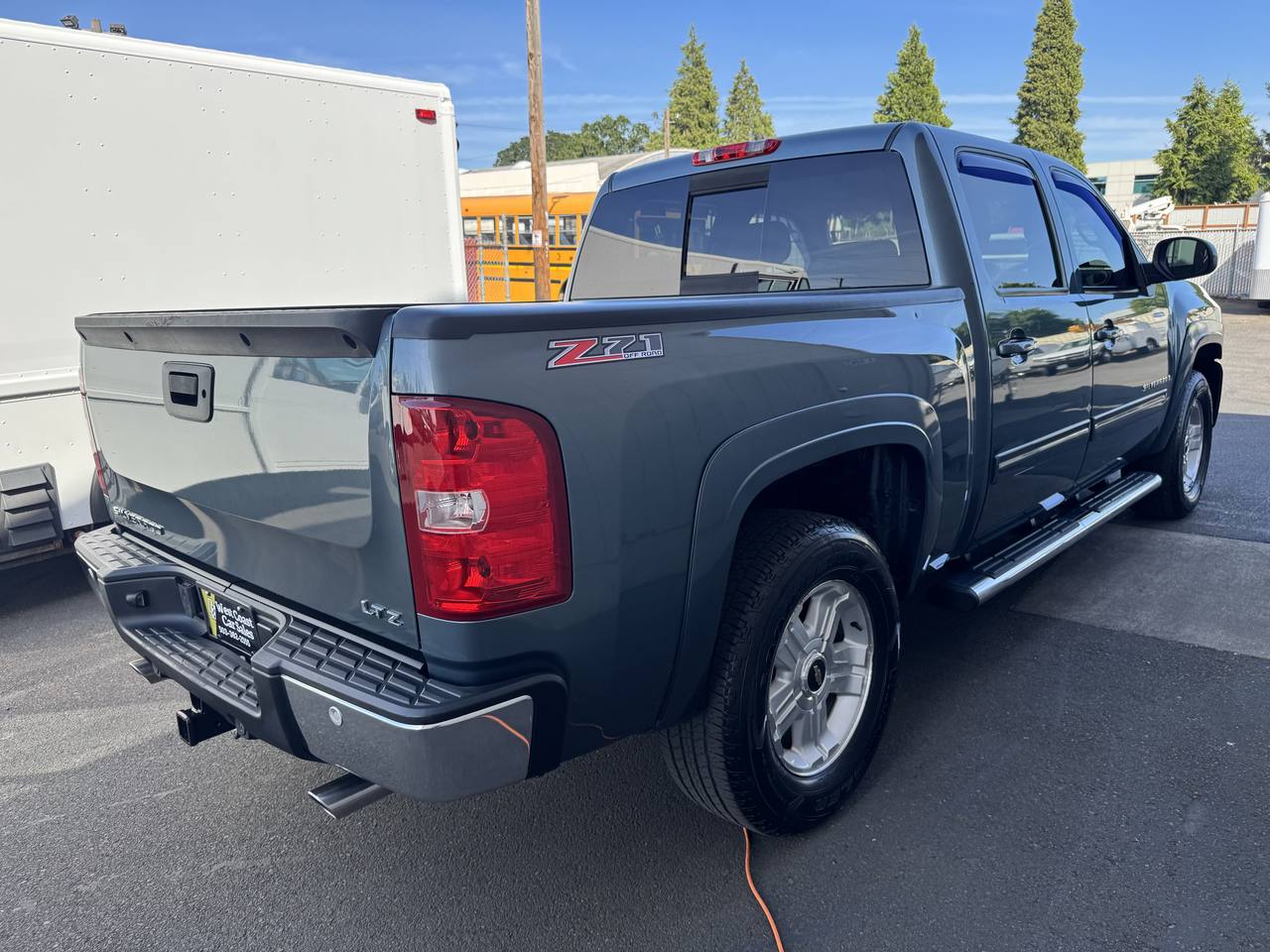 View vehicle photo 3