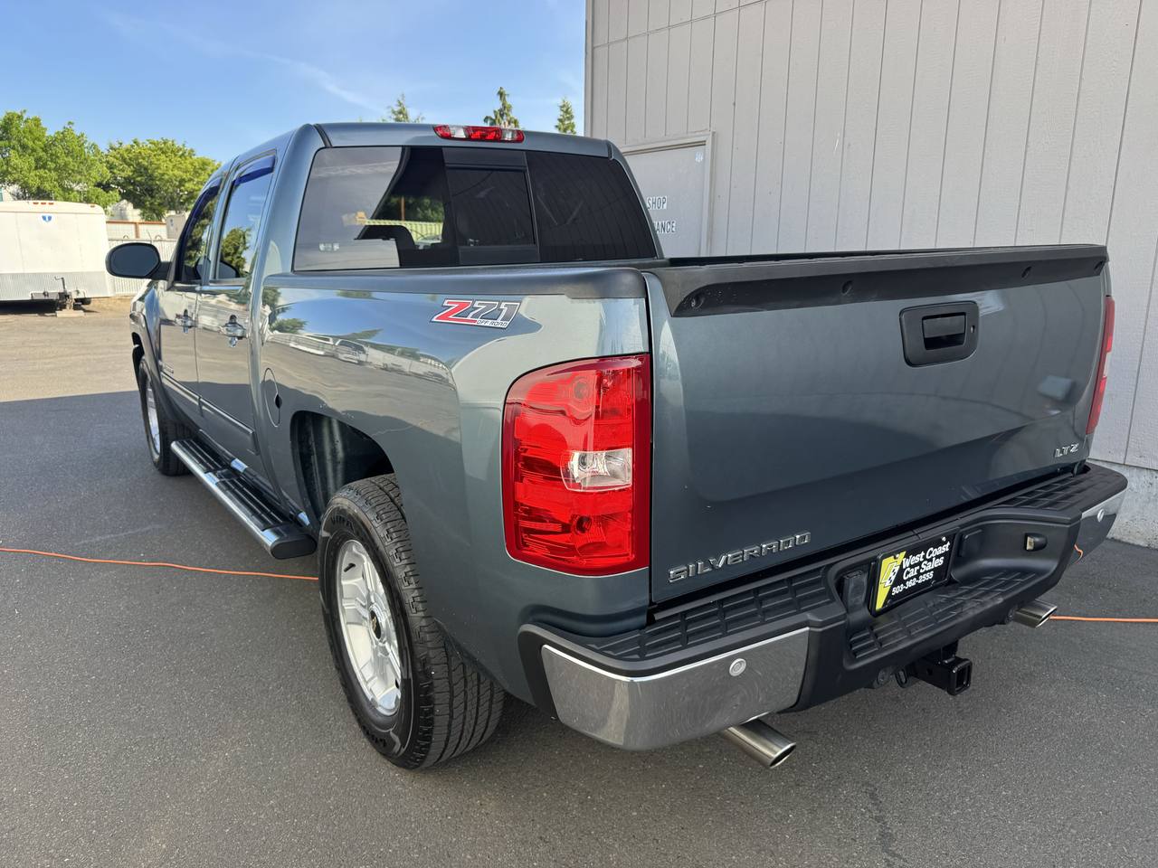 View vehicle photo 4