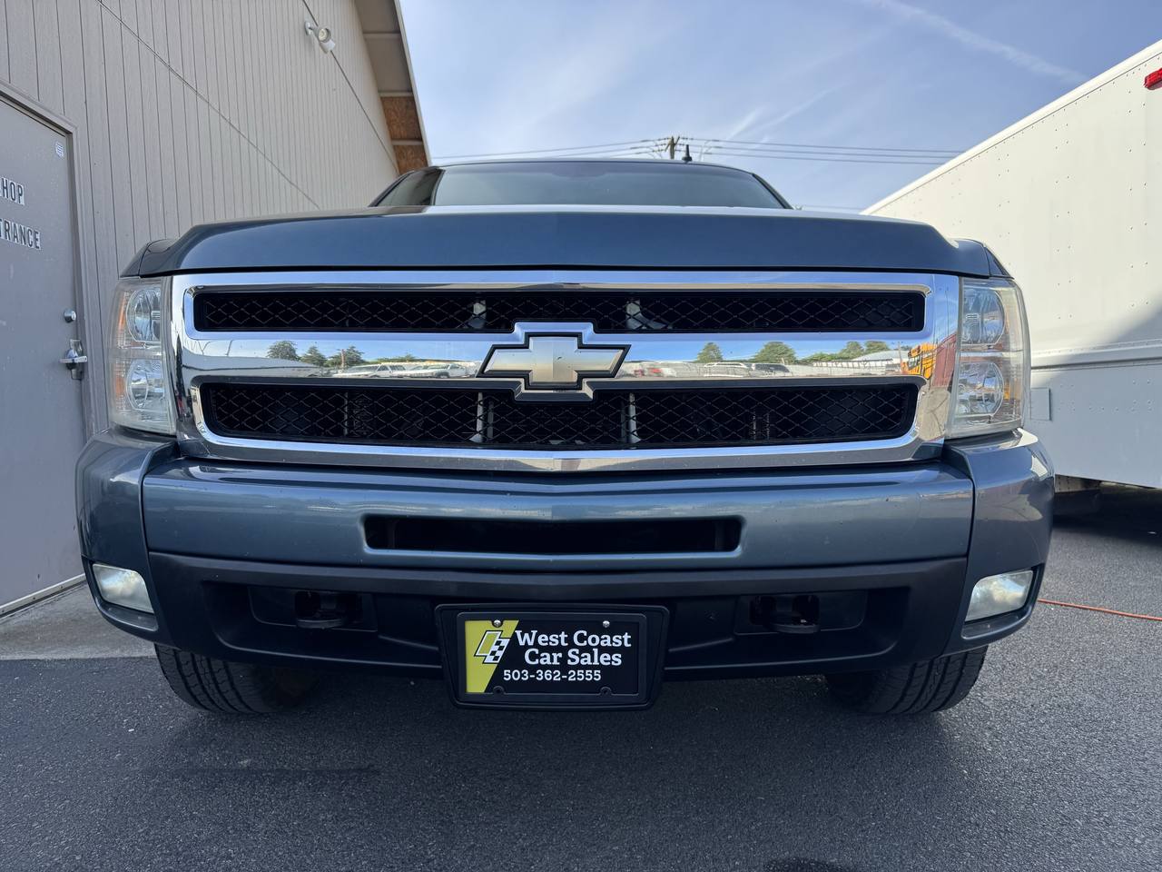 View vehicle photo 6