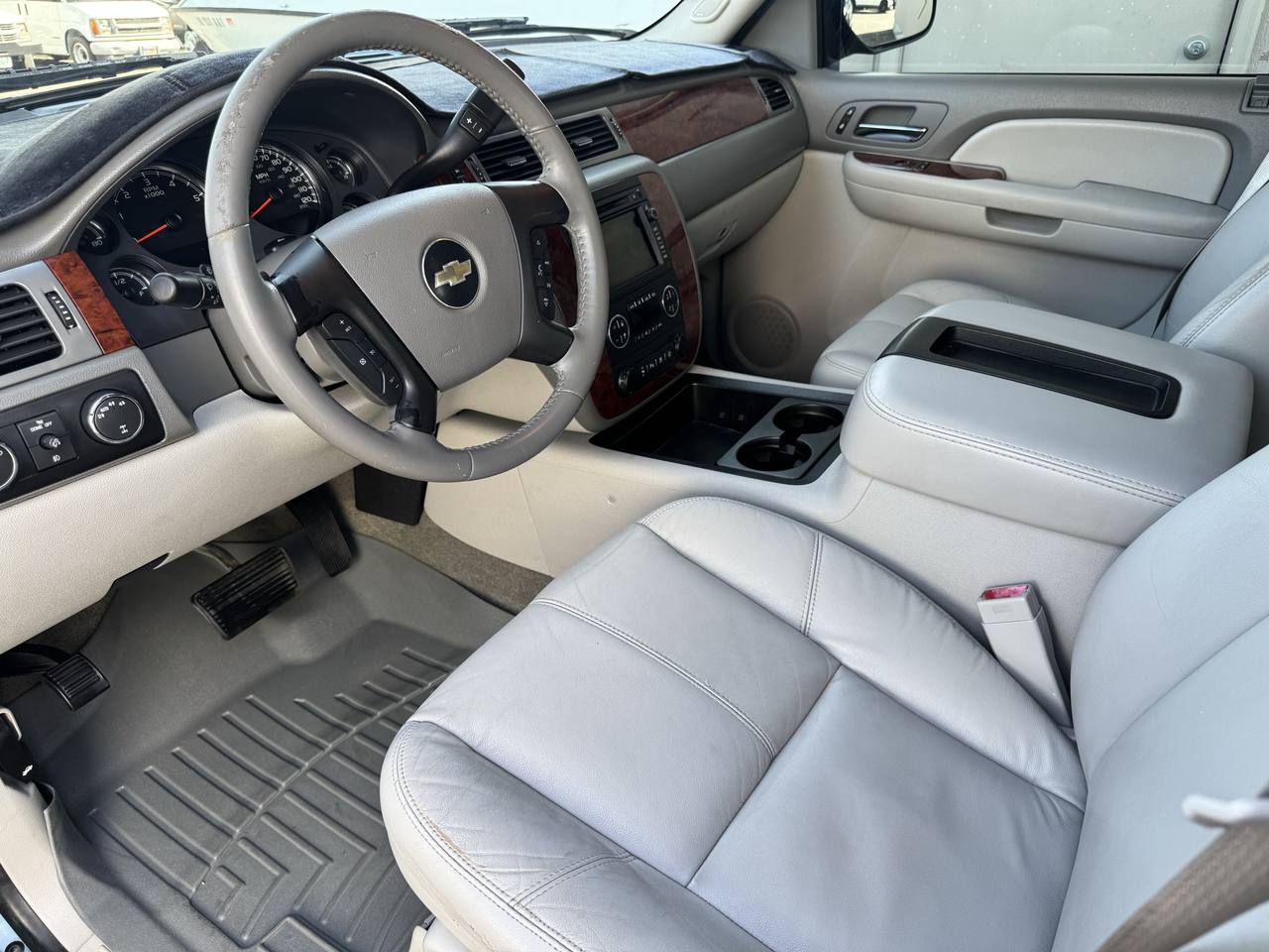 View vehicle photo 7