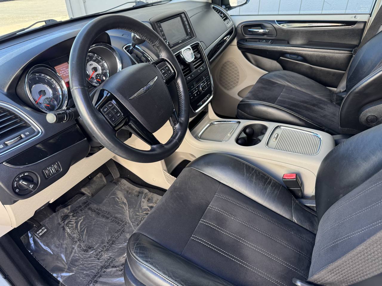 View vehicle photo 7