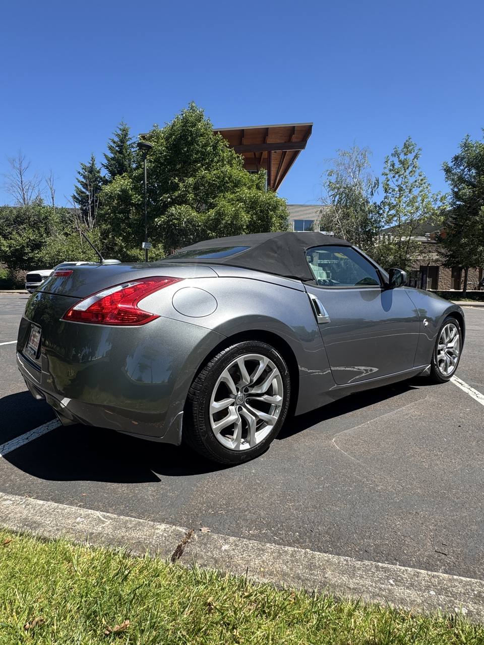 View vehicle photo 6