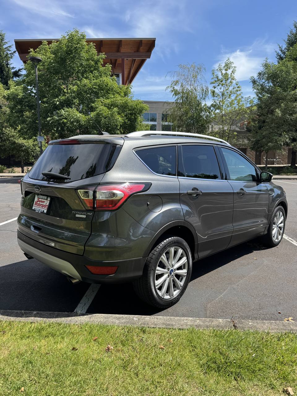 View vehicle photo 7