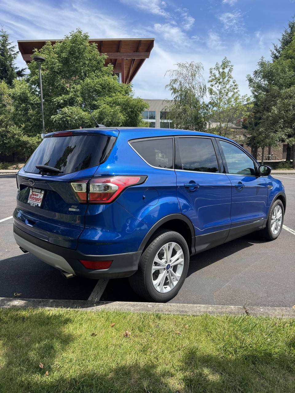 View vehicle photo 7
