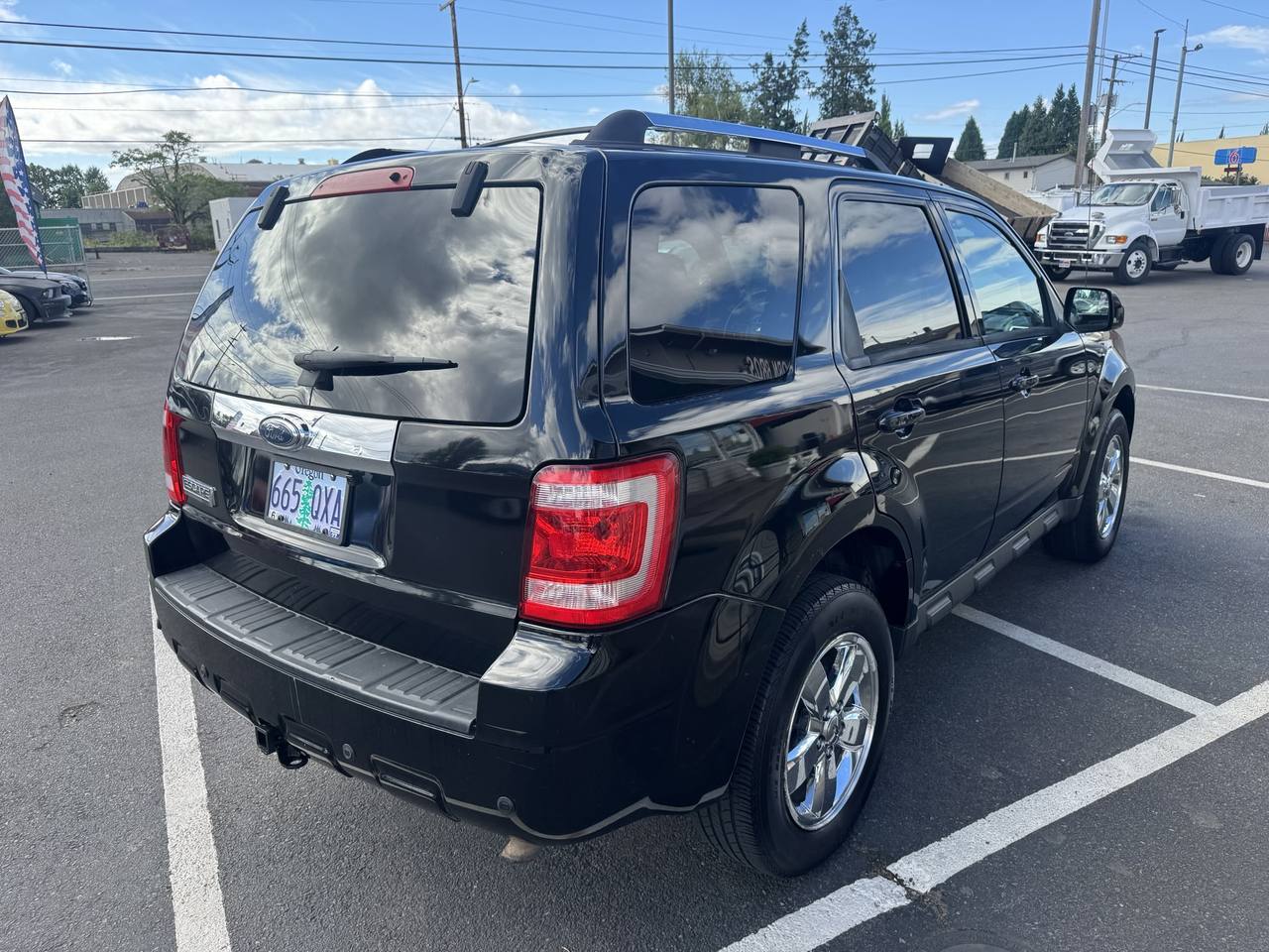 View vehicle photo 4
