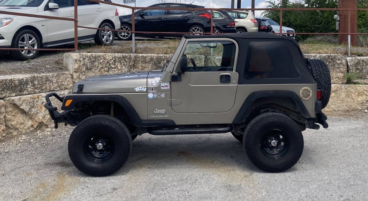View vehicle photo 2