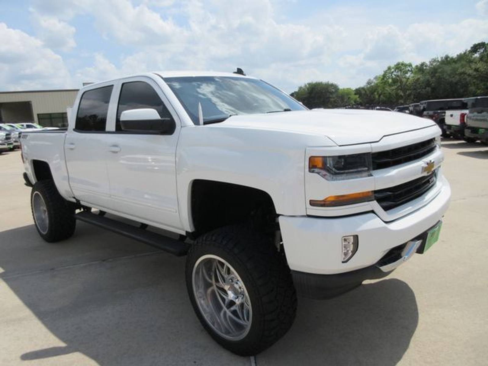JR AMIGOS CARS AND TRUCKS LLC dealership