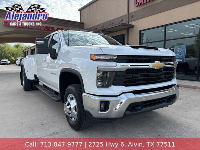 2025 Chevrolet Silverado 3500HD LT Crew Cab 4WD