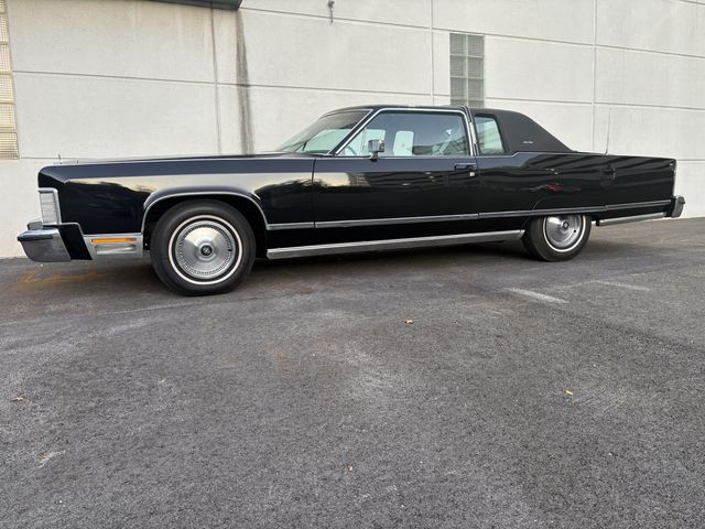 1977 LINCOLN TOWN CAR COUPE 