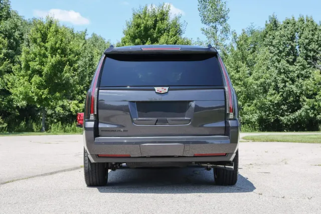 2018 Cadillac Escalade Premium 2WD