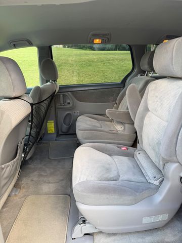 2007 Toyota Sienna LE FWD 8-Passenger Seating