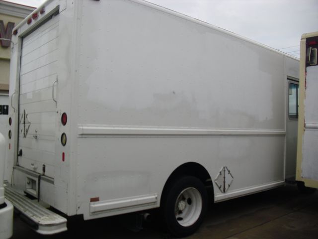 2000 Freightliner MT45 Chassis -