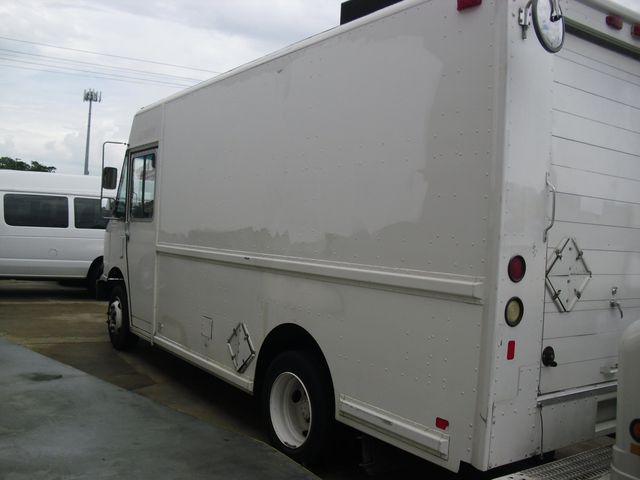 2000 Freightliner MT45 Chassis -