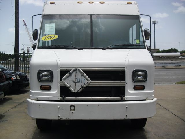 1999 Freightliner MT45 Chassis -