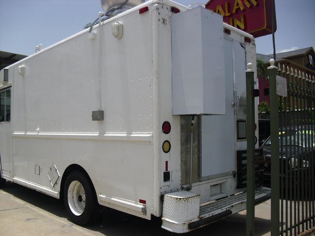1999 Freightliner MT45 Chassis -