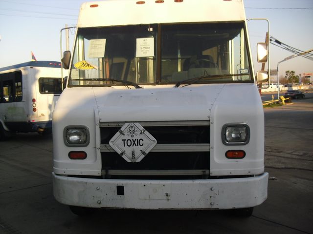 2000 Freightliner MT45 Chassis -