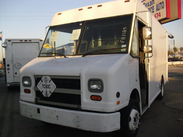 2000 Freightliner MT45 Chassis -