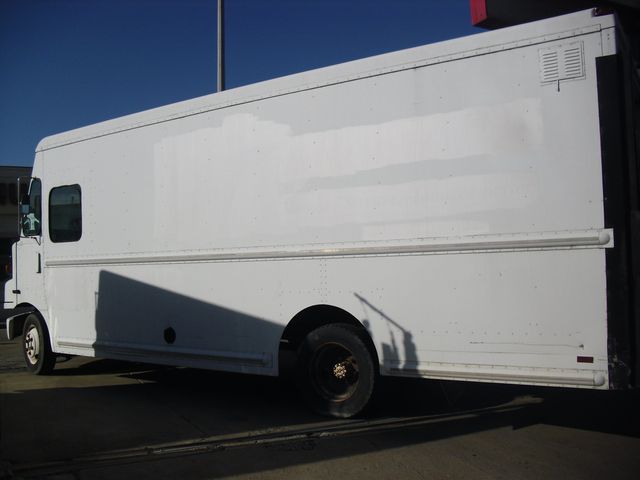 1999 Freightliner MT45 Chassis -