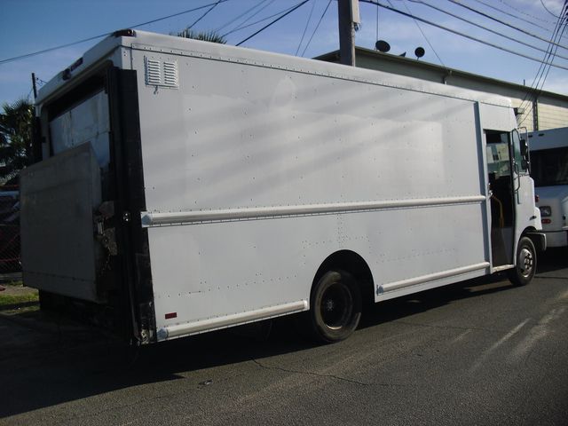 1999 Freightliner MT45 Chassis -