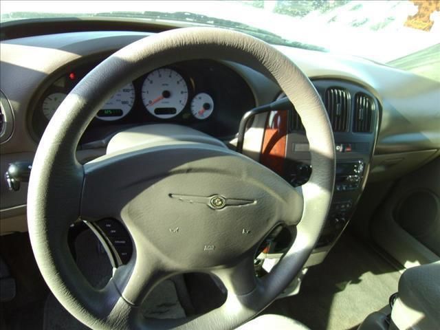 2003 Chrysler Town & Country LX FWD