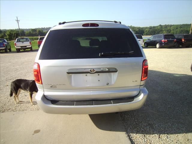 2003 Chrysler Town & Country LX FWD