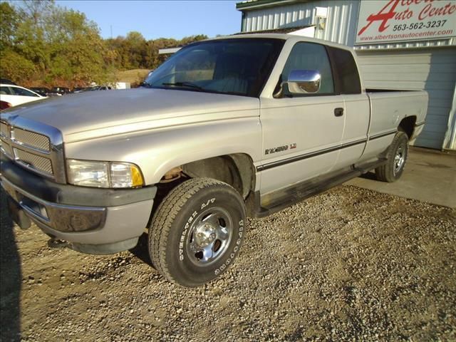 1997 Dodge Ram 1500 ST Club Cab 8-ft. Bed 4WD