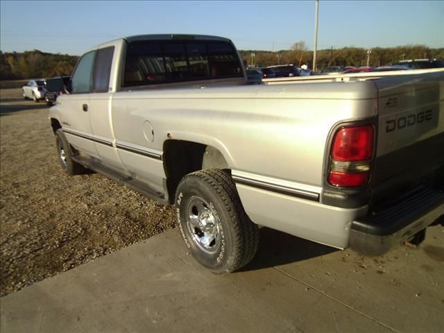 1997 Dodge Ram 1500 ST Club Cab 8-ft. Bed 4WD