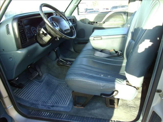1997 Dodge Ram 1500 ST Club Cab 8-ft. Bed 4WD