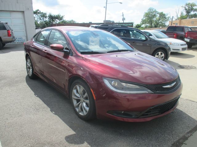 2016 Chrysler 200 S