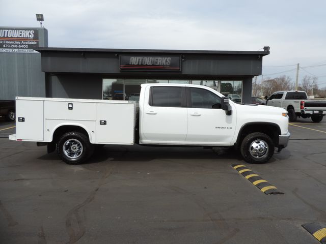 2022 Chevrolet Silverado 3500HD Crew Cab LT Utility Bed DRW 4WD