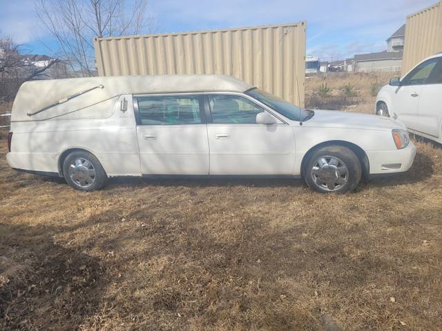2000 Cadillac Hearse Base FWD