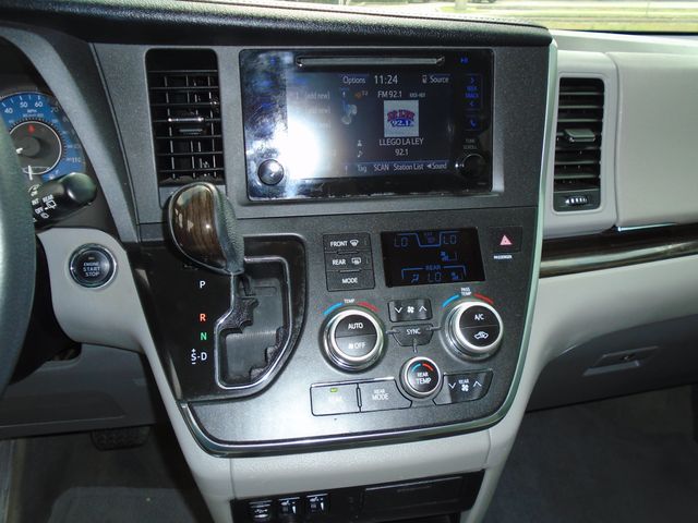 2017 Toyota Sienna Limited Premium 7-Passenger