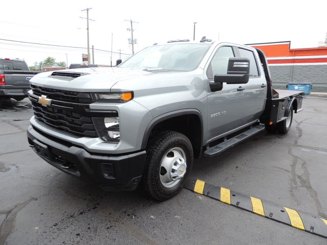 2024 Chevrolet Silverado 3500HD Crew Cab W/T Flatbed DRW 4WD