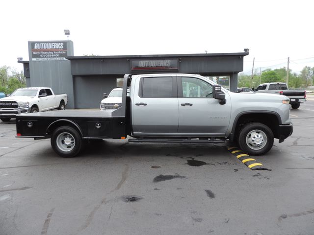 2024 Chevrolet Silverado 3500HD Crew Cab W/T Flatbed DRW 4WD