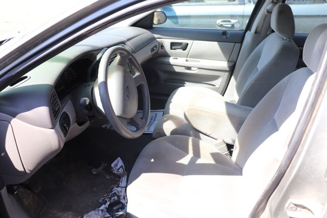 2004 Ford Taurus LX