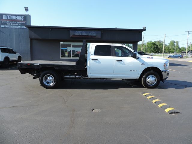 2024 RAM 3500 Crew Cab SLT Flatbed DRW 4WD