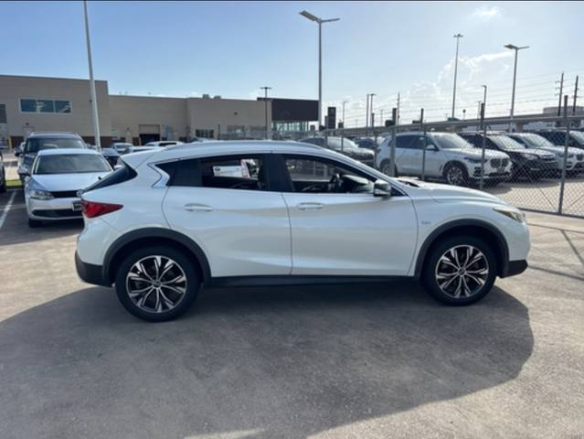 2017 Infiniti QX30 Premium AWD