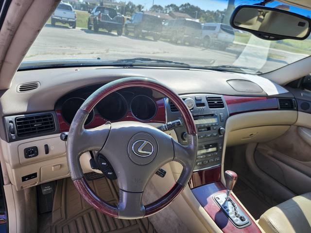 2004 Lexus ES 330 Sedan
