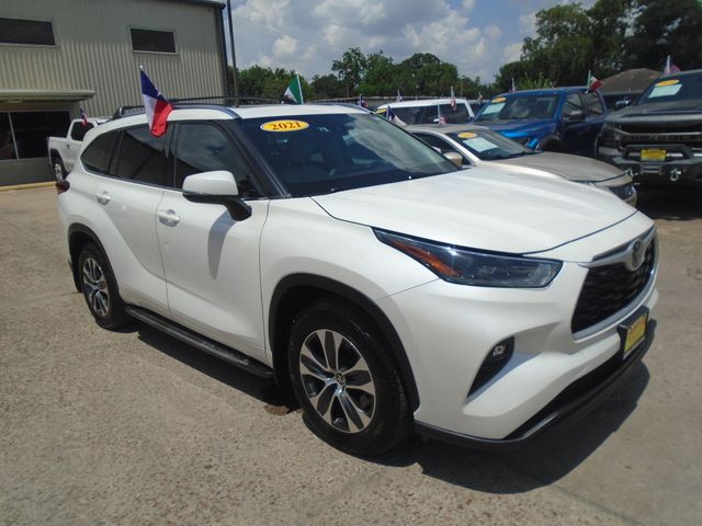 2021 Toyota Highlander XLE FWD V6