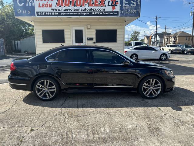 2016 Volkswagen Passat R-LINE
