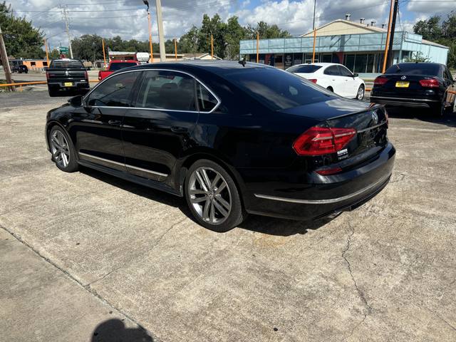 2016 Volkswagen Passat R-LINE