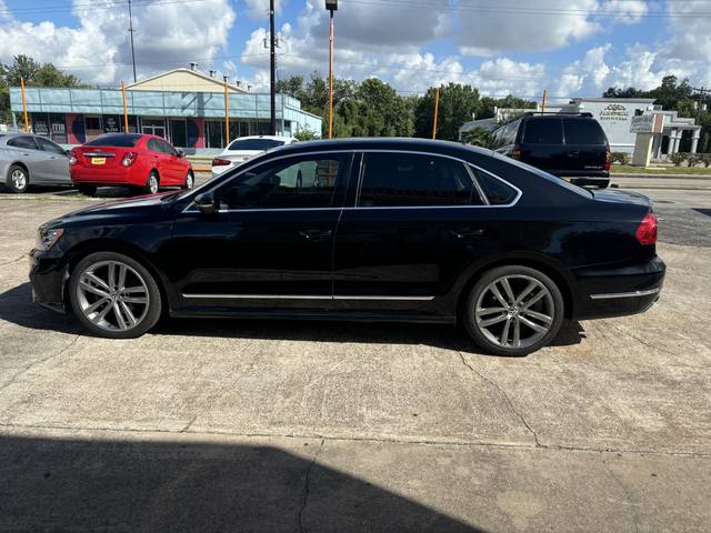 2016 Volkswagen Passat R-LINE