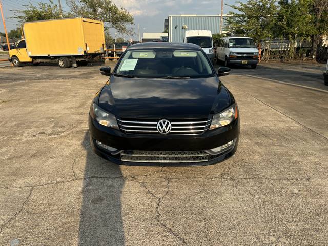 2015 Volkswagen Passat SE PZEV 6A w/ Sunroof & Nav