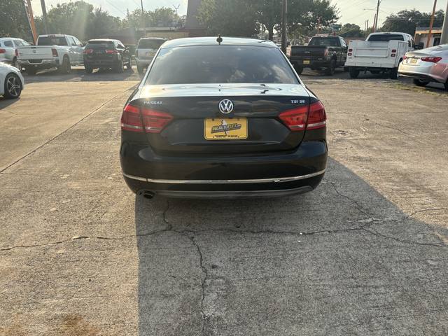 2015 Volkswagen Passat SE PZEV 6A w/ Sunroof & Nav
