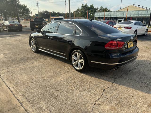 2015 Volkswagen Passat SE PZEV 6A w/ Sunroof & Nav