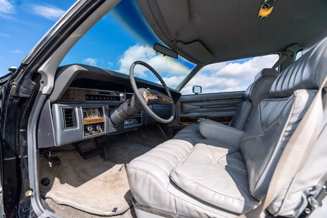 1977 LINCOLN TOWN CAR COUPE 