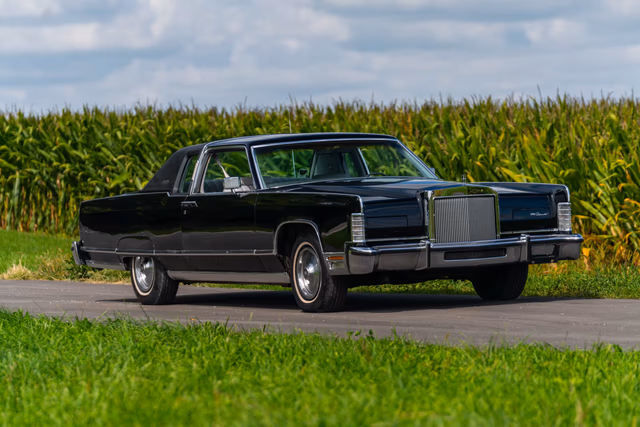 1977 LINCOLN TOWN CAR COUPE 